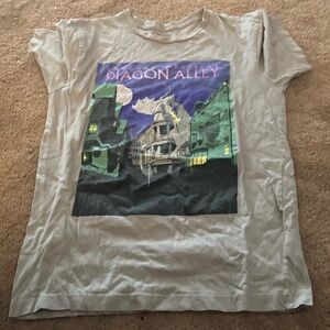 Diagon Alley Graphic Tee - Gray